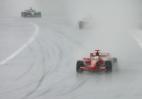 图文-暴雨袭击F1欧洲大奖赛马萨在暴雨中领头航行