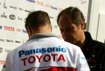 图文-F1欧洲大奖赛正赛赛前小舒马赫和博格“私语”