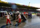 图文-F1欧洲站阿隆索夺冠车队准备重新发车