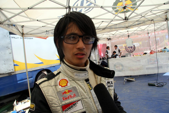 图文-CRC开阳站落下帷幕 韩寒接受电视体采访