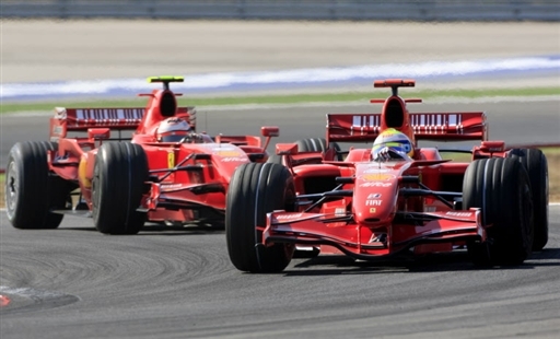 图文-F1土耳其站正赛莱科宁赛中曾给马萨施压
