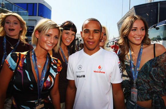 ͼ��-F1�����վ�������ܶ��ٱ���ŮΧס