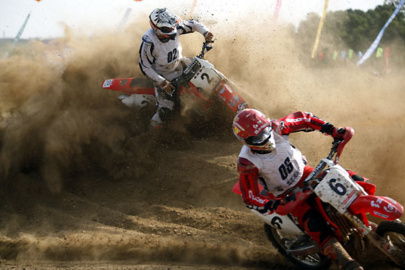 图文-全国越野摩托右玉站 激烈的250CC组比赛