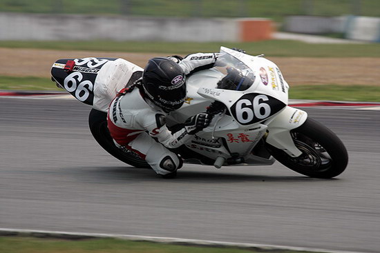 图文-泛珠三角赛车节秋季赛 美女车手吴霞_赛