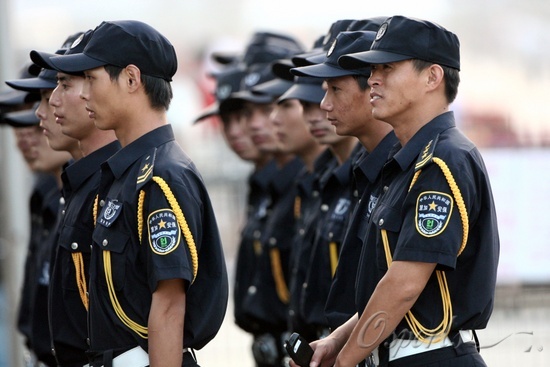 图文-F1中国站场外花絮 装束讲究的保安_赛车