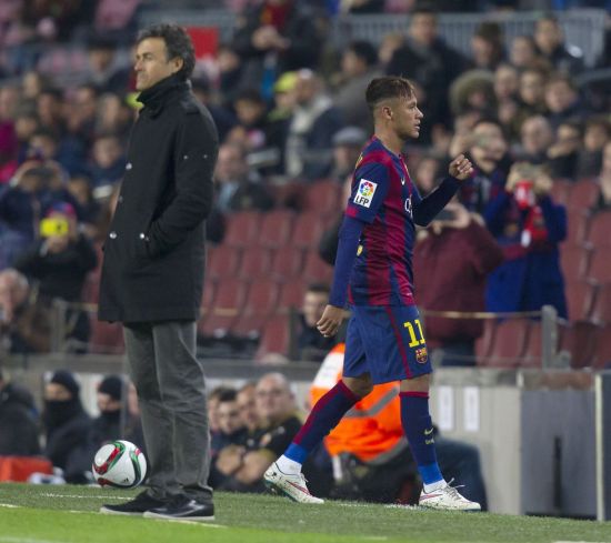 内马尔持可乐披萨看电影 恩里克看到会生气吗