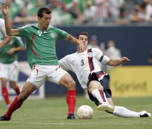 图文-中北美金杯赛美国队夺冠 博尔格蒂暗算对