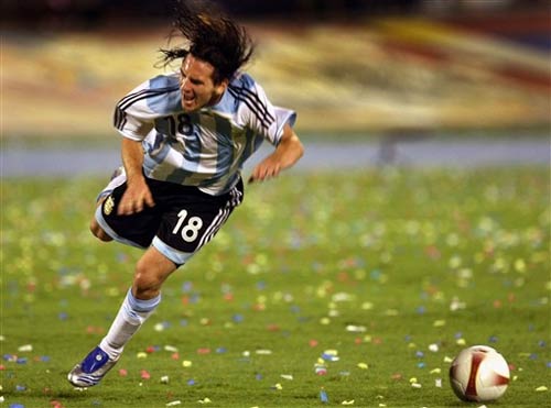 图文-[美洲杯]阿根廷VS哥伦比亚 梅西遭遇野蛮