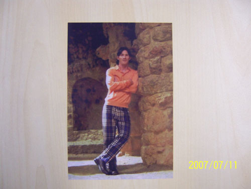 图文-巴萨球星梅西私房酷照 轻松惬意摆个POS