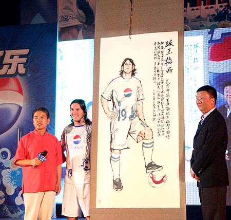 图文-百事新球王梅西中国行北京站 梅西的英武