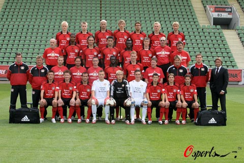 图文-德国足球甲级联赛新赛季全家福勒沃库森