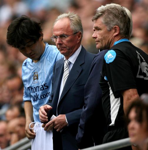 图文-孙继海替补出战瓦伦西亚 继海准备替补上场