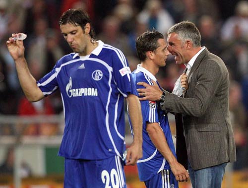 德甲揭幕战-新林肯替补救主 沙尔克2-2平卫冕冠