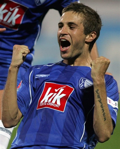 图文-[德甲]波鸿队2-1胜汉堡队 谢斯塔克庆祝进