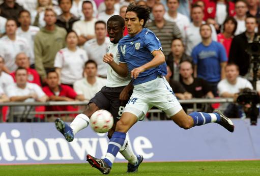 图文-[欧锦赛]英格兰VS以色列 菲利浦斯认真防