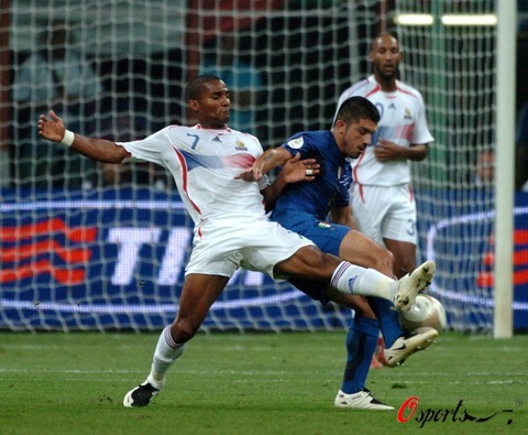 图文-[欧锦赛]意大利队VS法国队 加图索防守积