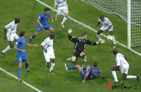 图文-[欧锦赛]意大利队VS法国队 卡纳瓦罗关键