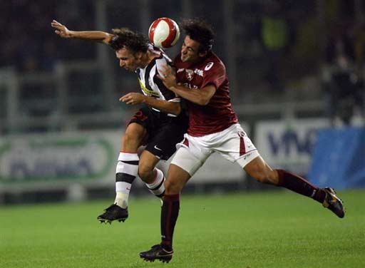 图文-[意甲]都灵队VS尤文图斯 格里格拉防守卖