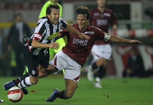 图文-[意甲]都灵队VS尤文图斯 皮耶罗遭到恶意