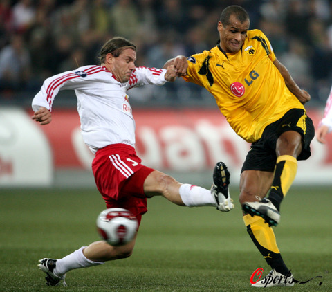 图文-[联盟杯]萨尔斯堡红牛1-0雅典AEK 希腊球