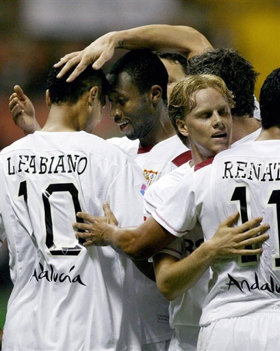 图文-[西甲]莱万特vs塞维利亚 塞维利亚队员庆祝