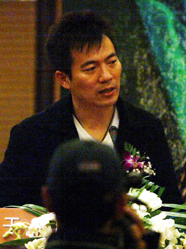 图文-欧洲足球频道携手黄健翔 深思熟虑后再做