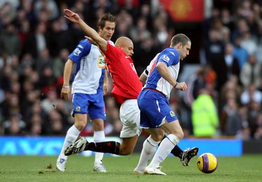 图文-[英超]曼联VS布莱克本布朗的防守滴水不