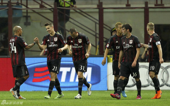 AC米兰新球衣正式亮相(图)