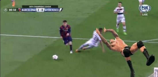 牛!梅西犯罪式过人吊射(gif)