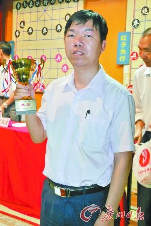 黎德志最新的奖项是上周夺得的文园杯象棋个人赛第3名。广州日报记者 施绍宗 摄