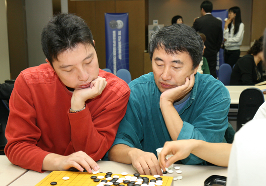 图文-三星杯八强战第2比赛日 古力江铸久姿势