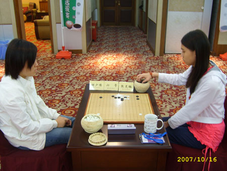 图文-围棋女子国家队选拔第5轮张灵璐遭遇谢少博