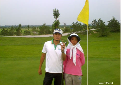 长阳高尔夫球场日顺利收杆 李思旸打出一杆进