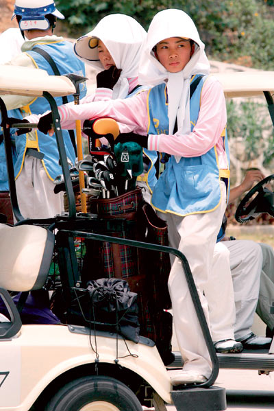 服务态度好业务水平高 探寻合格高尔夫球童的