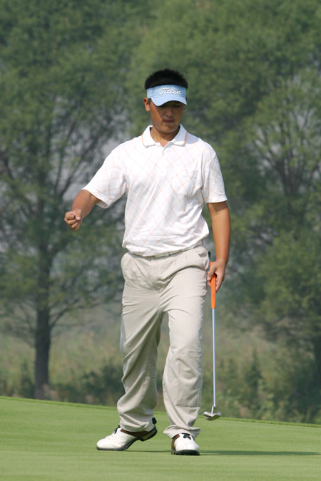 职业业余差别在救球能力 青岛选手谢智中巡赛