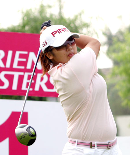 图文-东方名人赛北京站次轮 小将陆冠芝开杆_