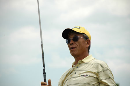 图文-业巡赛杭州中信银行站开杆 王军董事长开