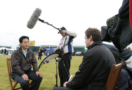 ͼ��-�и�Э�쵼��ĦӢ����������С������ר��