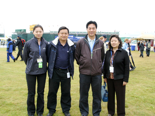 ͼ��-�и�Э�쵼��ĦӢ����������Ħ�ų�Ա��Ӱ