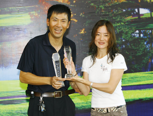 图文-演艺人全明星7月赛 陆剑民与刘红燕获奖-国外赛事-泛高尔夫网