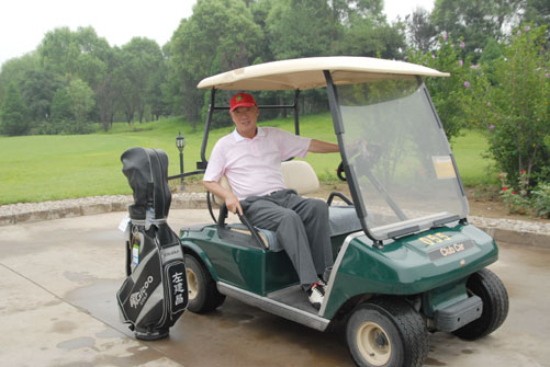 图文-老兵高尔夫邀请赛 原总后勤部副部长左建