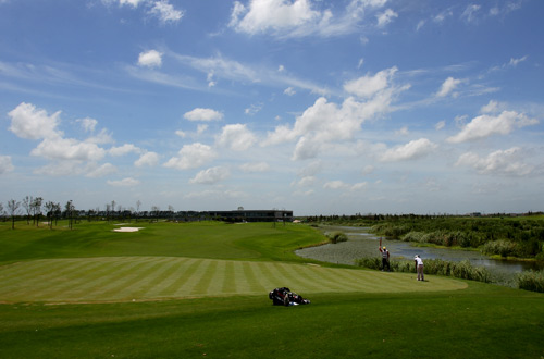 ͼ��-�����������Ϻ�վ�ڶ�������������ɱ��