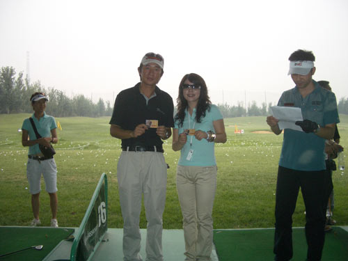 图文-快乐高尔夫大奖赛PK 夏天和伍洲彤_综合