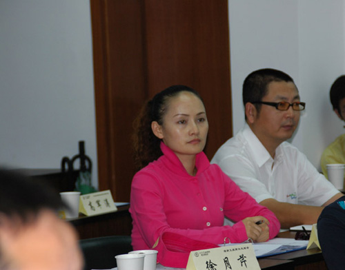 第二期总经理EMBA班 专注听课的胡小杰同学