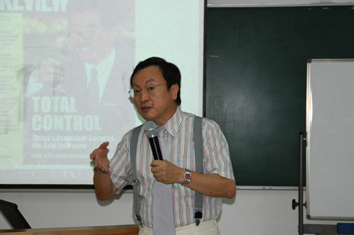 图文-第二期总经理EMBA班 余老师是个演讲家