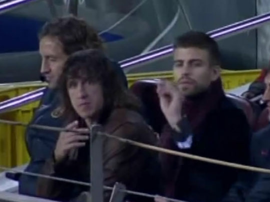 皮克夏奇拉不惧偷拍 当街拥抱热吻旁若无人|10