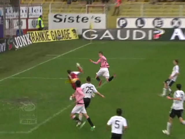 疯子伊基塔灵魂附体!门将复制蝎子摆尾经典|南