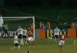 挪威联赛惊现牛人 60米中场吊射震惊全场|欧洲