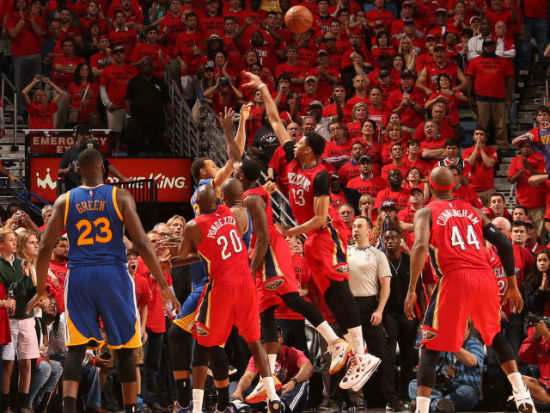 视频录播-勇士vs鹈鹕G3第4节 库里3分进加时