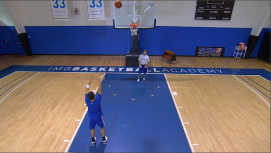 中距离绕圈投篮训练 